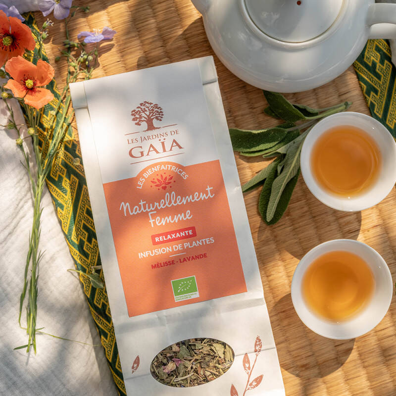 Relaxing herbal tea with lemon balm and lavender - A woman naturally