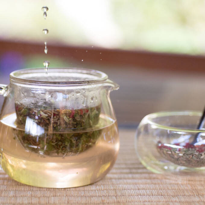 Infusion dans une théière en verre