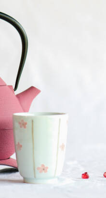 Pink cast-iron teapot
									