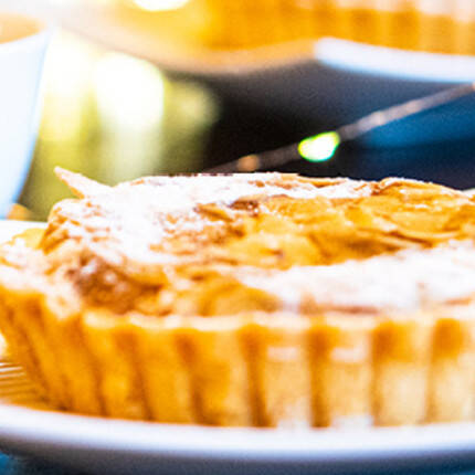 Tarte amandine aux pommes 
			                    