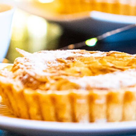 Tarte amandine aux pommes 
			                