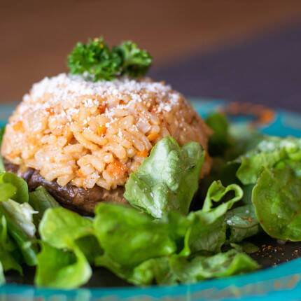 Recipe for an original risotto with rooibos and stuffed mushrooms