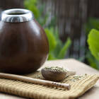 Calebasse et bombilla pour préparer le maté
			                