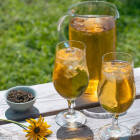 Cruche et verres de thé glacé
			                