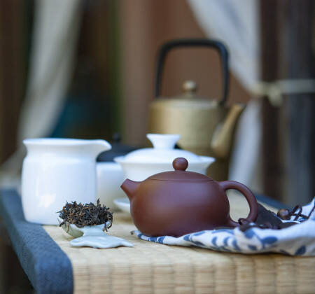 Théière Yixing avec accessoires pour préparer le thé
                          