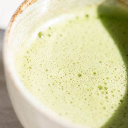 Matcha avec mousse
			                