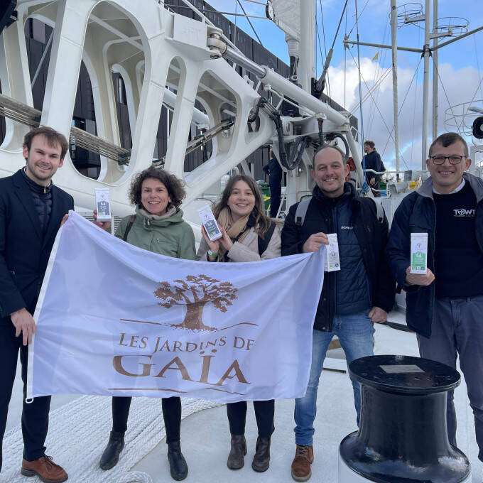 Equipes des Jardins de Gaïa et TOWT sur le voilier Anemos
			                    