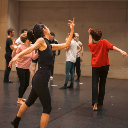 Be Together - Danseurs © Omaro Productions
			                    